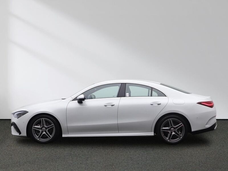 Gebraucht Mercedes CLA200 AMG line 150 PS (110 kW) 2024 Weiß Limousine