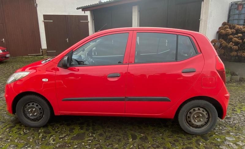 Gebraucht Hyundai i10 69 PS (50 kW) 2013 Rot Kleinwagen