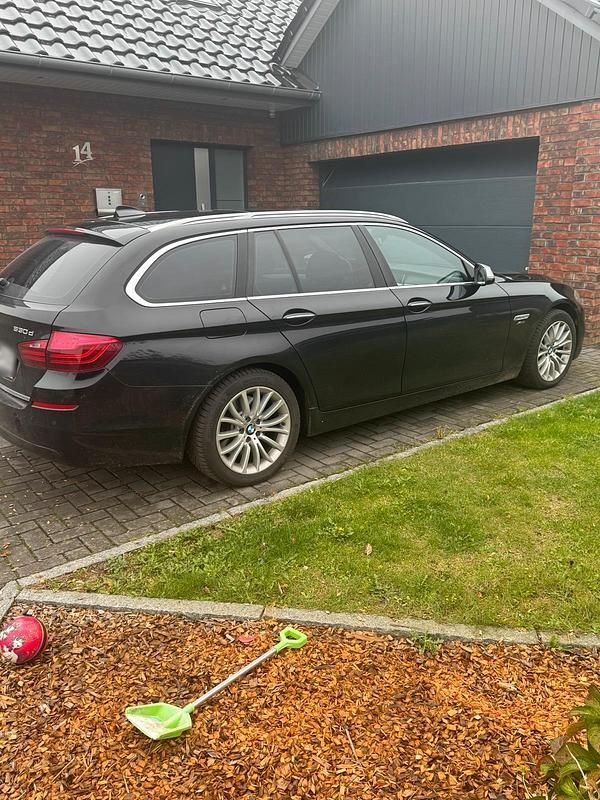 Gebraucht BMW 530 258 PS (189 kW) 2015 Schwarz Kombi