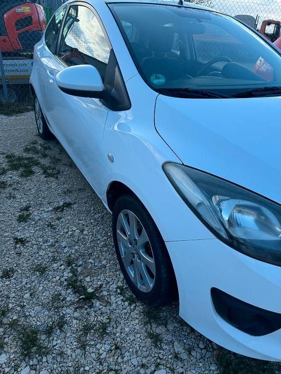 Gebraucht Mazda 2 Dynamic 90 PS (66 kW) 2010 Weiß Kleinwagen