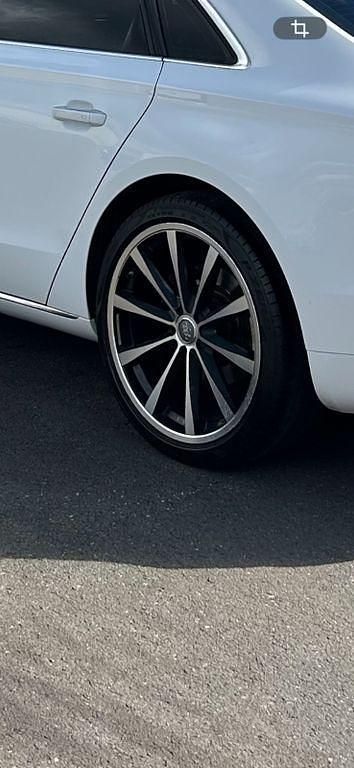 Gebraucht Audi A8 Ambiente 250 PS (183 kW) 2012 Weiß Limousine