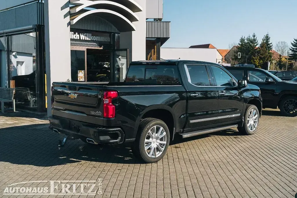 Neu Chevrolet Silverado 426 PS (313 kW) 2026 Schwarz SUV