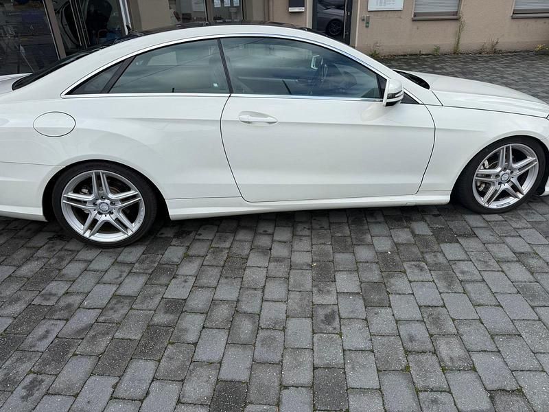 Gebraucht Mercedes E350 AMG 265 PS (194 kW) 2012 Weiß Coupé