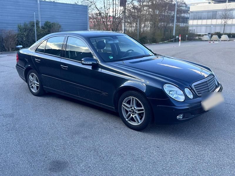 Second-hand Mercedes 240 2015 Berlinǎ