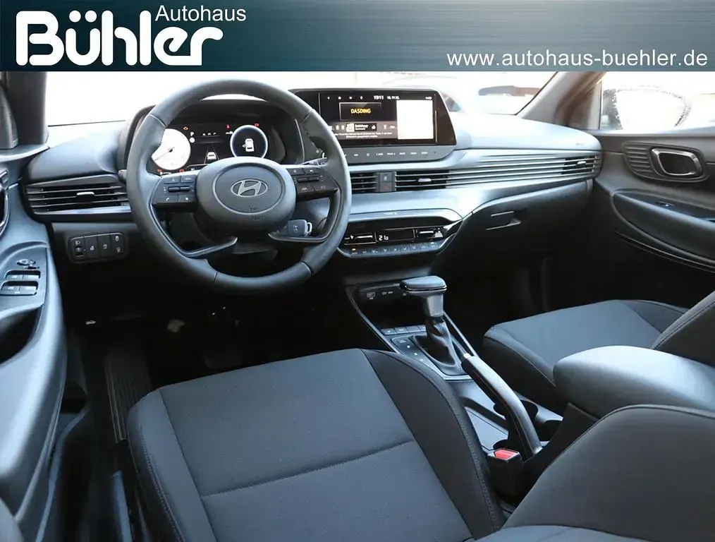 Neu Hyundai i20 Blackline 90 PS (66 kW) 2026 Rot Kleinwagen