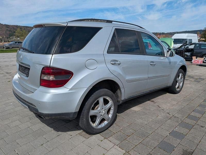 Gebraucht Mercedes ML280 190 PS (139 kW) 2006 Silber SUV