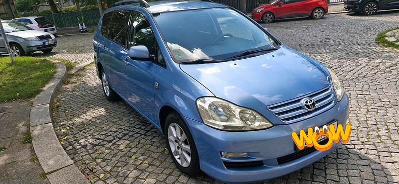 Blau Gebraucht 2004 Toyota Avensis Verso Van / Kleinbus | 5.500 € - Bild 1/4