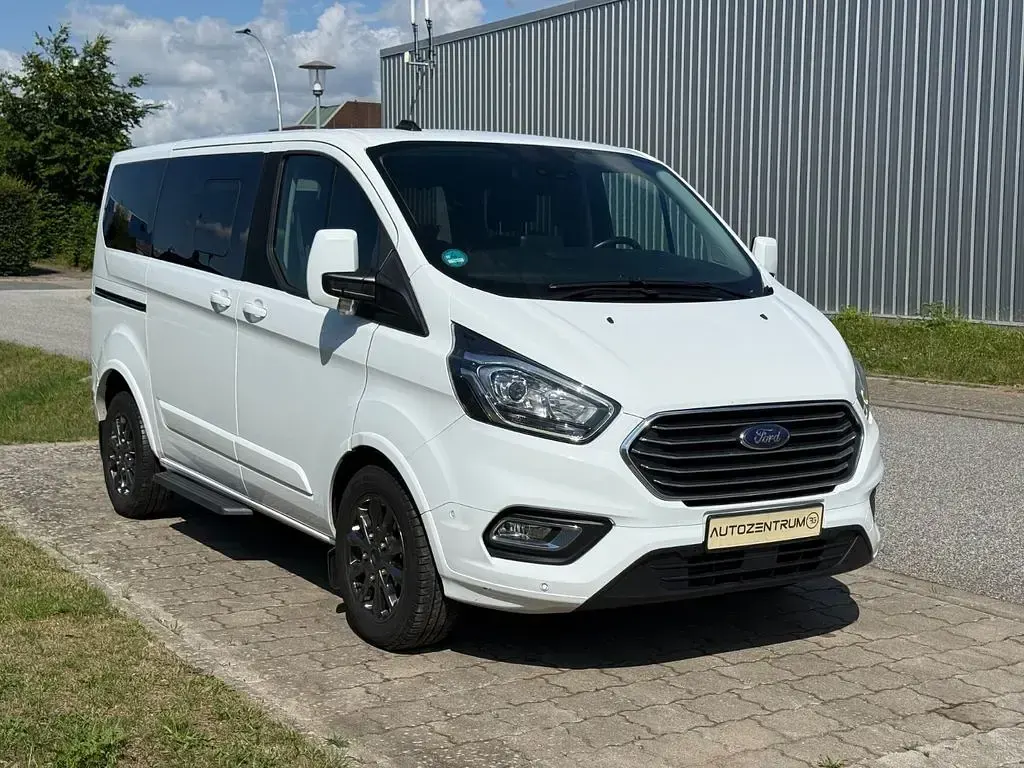 Gebraucht Ford Tourneo Custom Titanium 185 PS (136 kW) 2022 Weiß Van