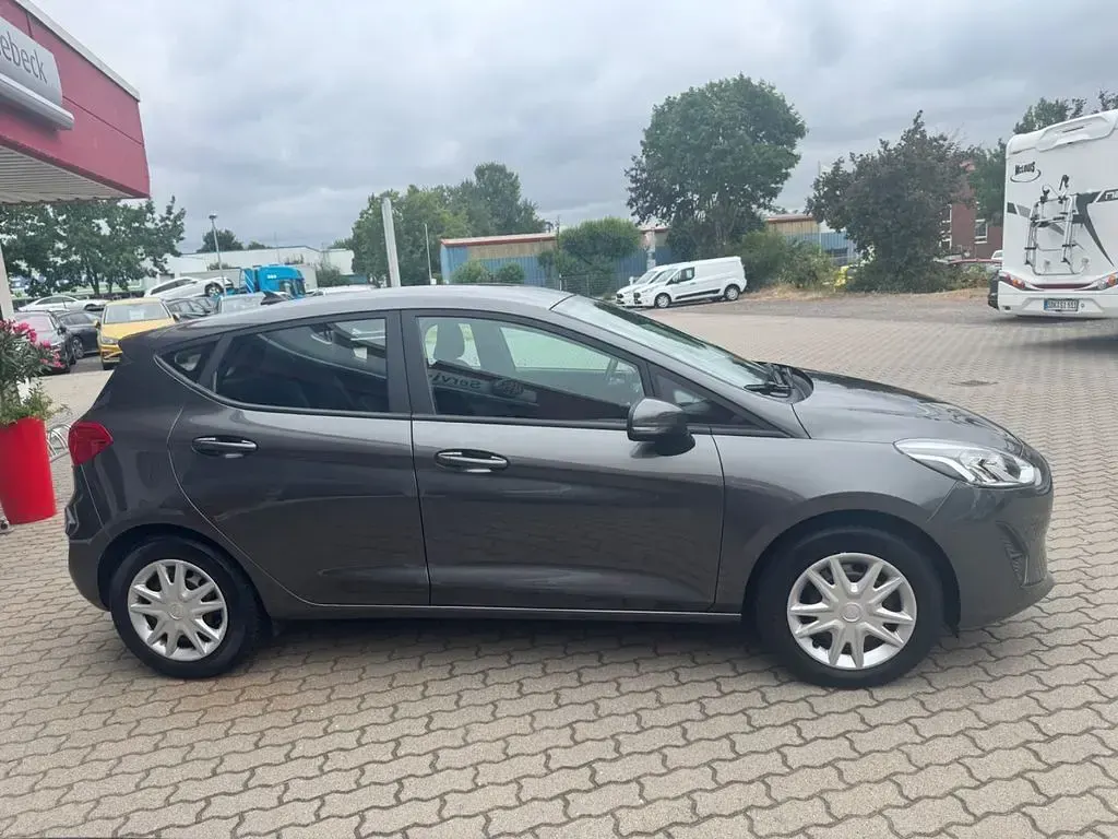 Gebraucht Ford Fiesta Cool & Connect 95 PS (69 kW) 2021 Grau Kleinwagen