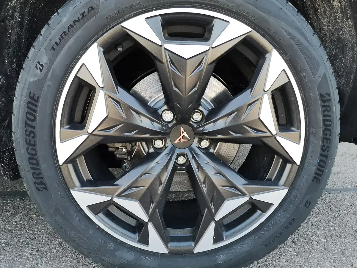 Neu Cupra Terramar VZ 325 PS (239 kW) 2026 Timanfaya grau metallic SUV