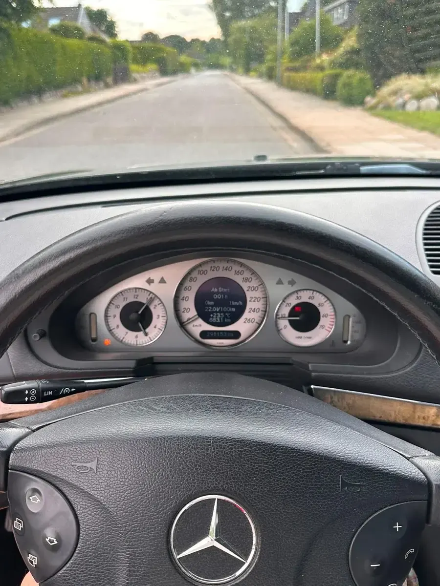 Gebraucht Mercedes E240 177 PS (130 kW) 2003 Schwarz Kombi