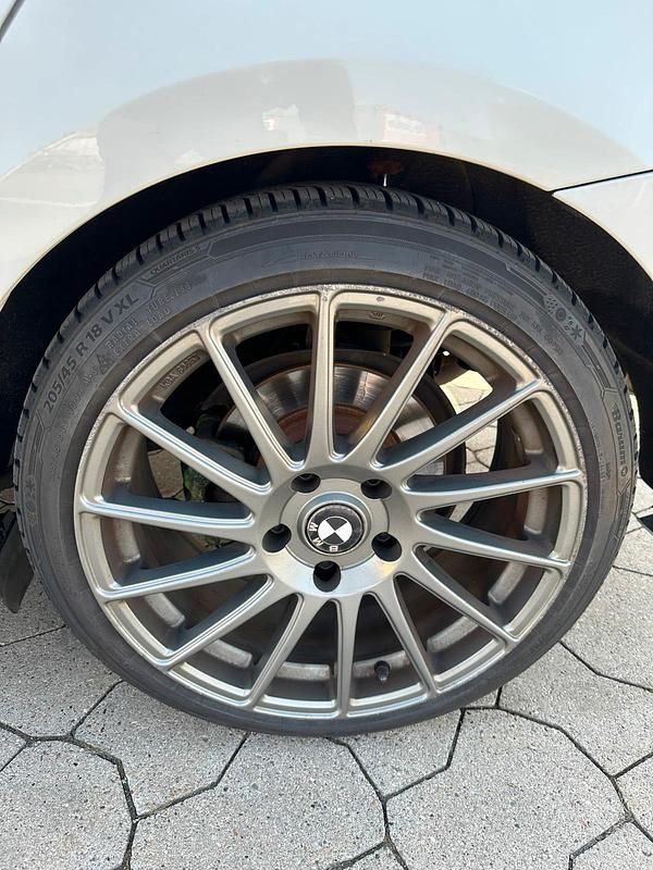 Gebraucht BMW 116 116 PS (85 kW) 2010 Weiß Kleinwagen