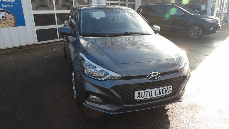 Gebraucht Hyundai i20 75 PS (55 kW) 2019 Grau Limousine