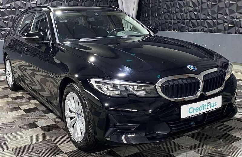 Gebraucht BMW 330e Advantage 184 PS (135 kW) 2021 Schwarz Kombi