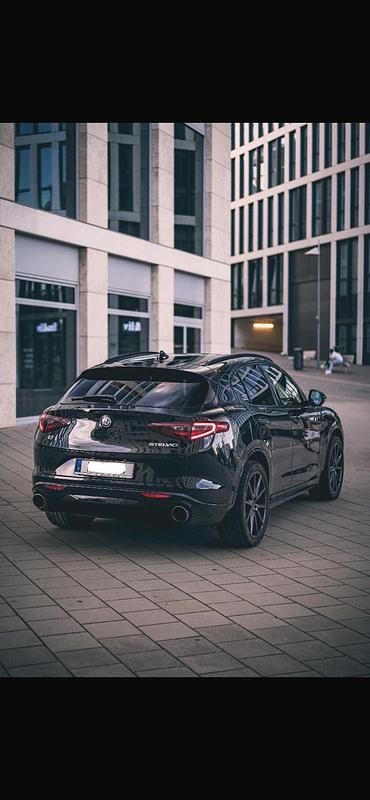 Schwarz Gebraucht 2017 Alfa Romeo Stelvio SUV | 23.500 € (Teuer) - Bild 1/4