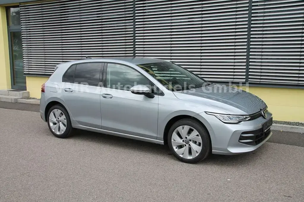 Neu VW Golf VIII 150 PS (110 kW) 2026 Silber Limousine