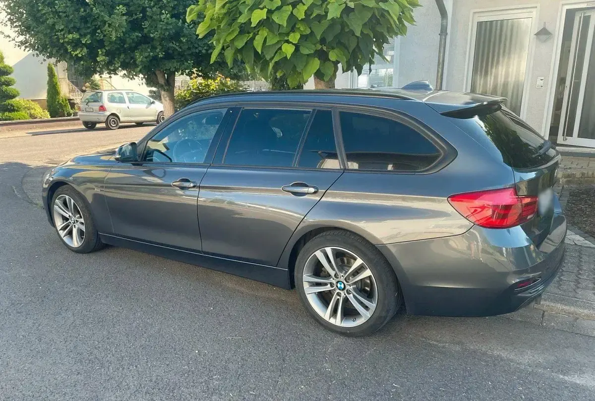 Gebraucht BMW 320 Sport Line 190 PS (139 kW) 2016 Grau Kombi