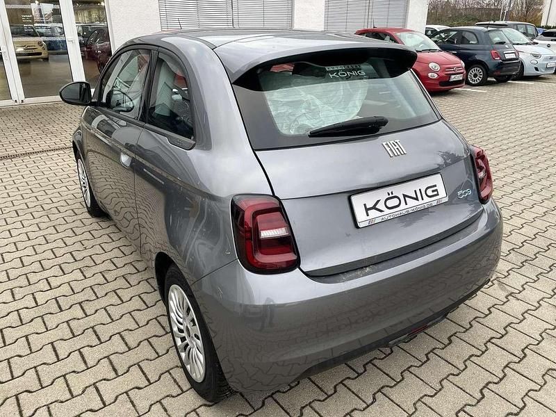 Gebraucht Fiat 500e 86 kW (118 PS) 2023 Mineral grau (6fx) Kleinwagen