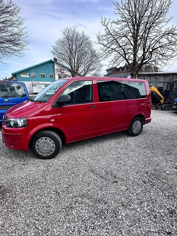 Usado VW Multivan 2014 Rojo Monovolumen