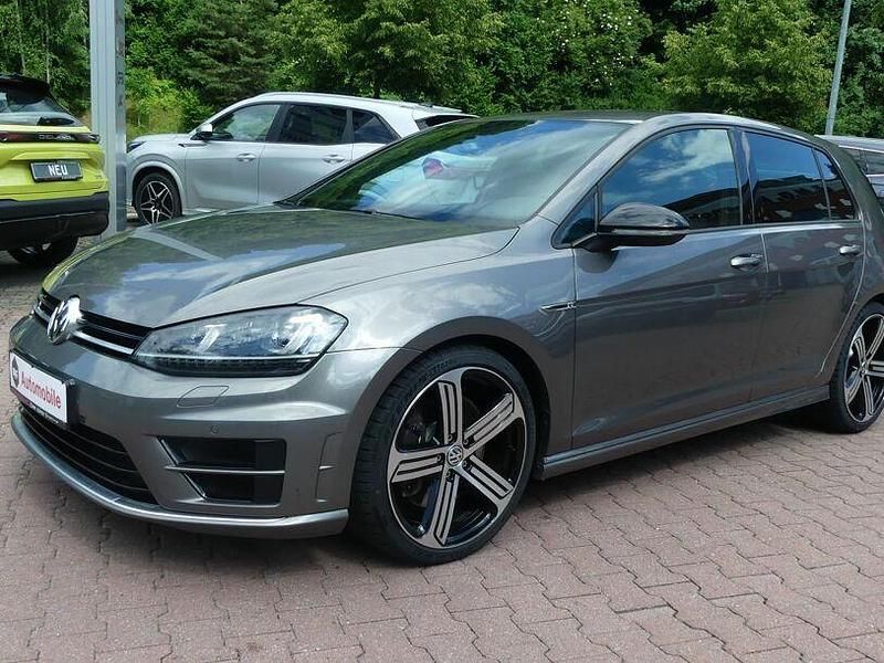 Grau Gebraucht 2016 VW Golf VII R-line Limousine | 25.990 € (Etwas zu teuer) - Bild 1/4