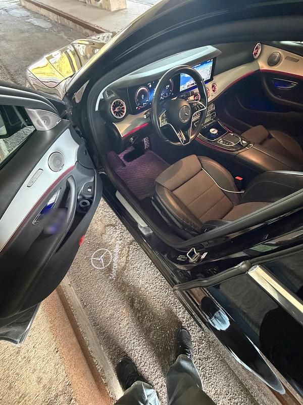 Second-hand Mercedes E200 160 CP (117 kW) 2020 Negru Berlinǎ