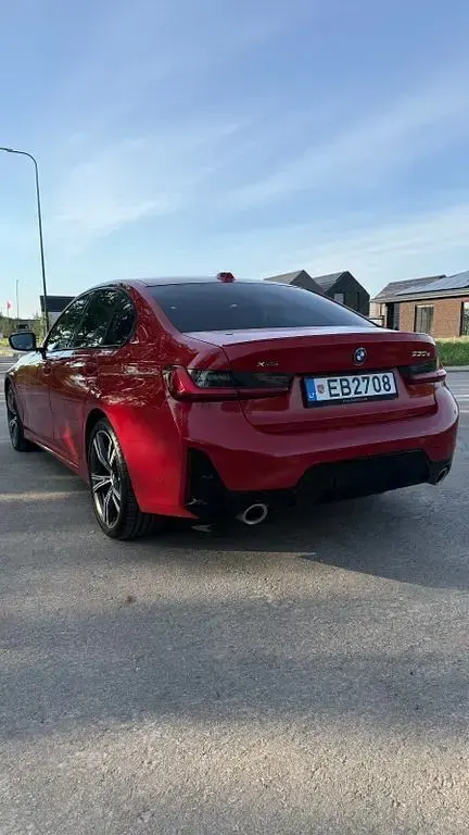 Gebraucht BMW 330e M Sport 292 PS (214 kW) 2023 Rot Limousine