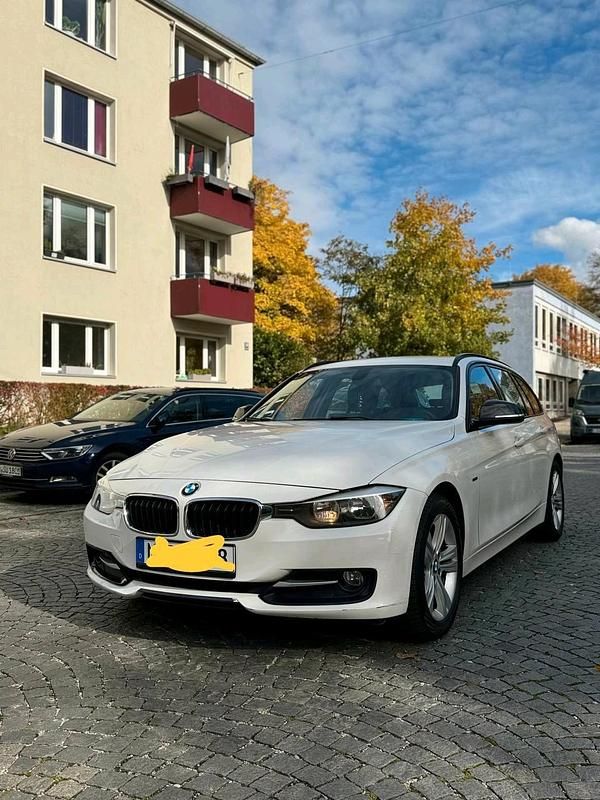 Weiß Gebraucht 2016 BMW 316 Sport Line Kombi | 6.600 € (Fairer Preis) - Bild 1/4
