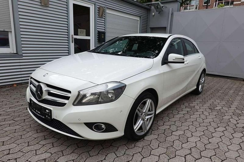 Weiß Gebraucht 2014 Mercedes A200 Kleinwagen | 8.999 € (Guter Preis) - Bild 1/4
