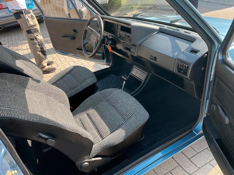 Gebraucht VW Golf I 70 PS (51 kW) 1983 Blau Kleinwagen