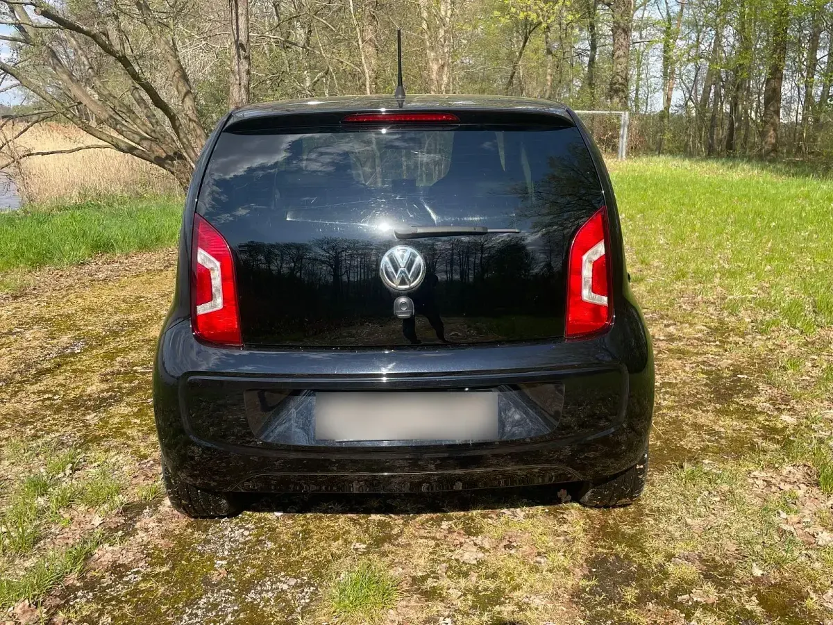Second-hand VW up! 75 CP (55 kW) 2015 Negru Hatchback