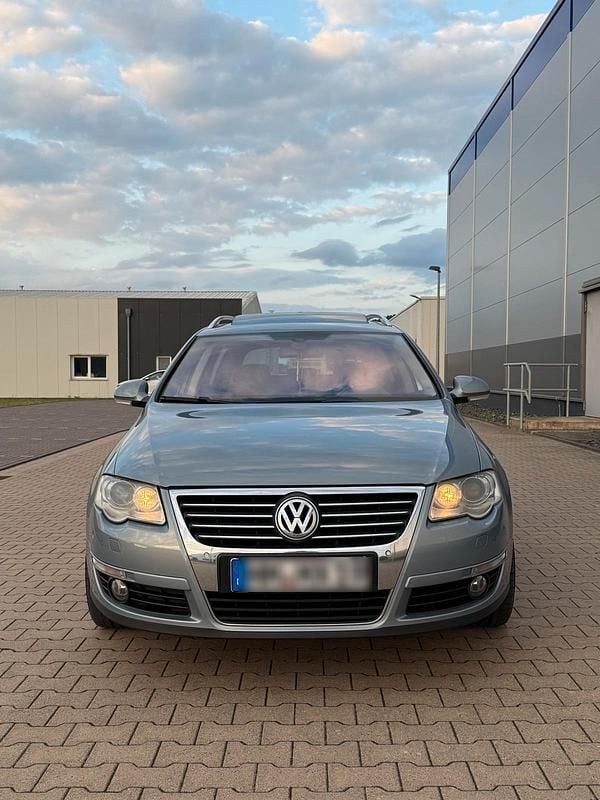 Grau Gebraucht 2009 VW Passat Kombi | 6.999 € - Bild 1/4