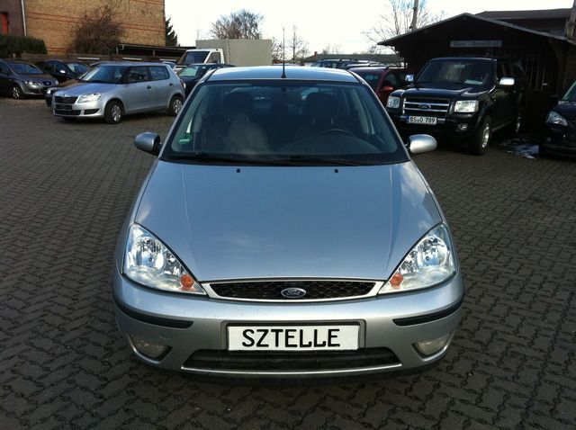 Gebraucht Ford Focus Ghia 116 PS (85 kW) 2003 Silber Limousine