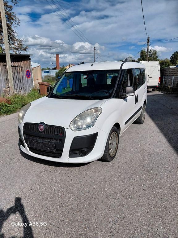 Weiß Gebraucht 2013 Fiat Doblò Van / Kleinbus | 2.750 € (Fairer Preis) - Bild 1/4