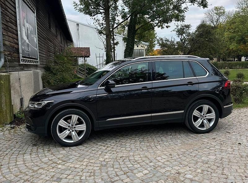 Schwarz Gebraucht 2021 VW Tiguan Allspace Life SUV | 26.000 € (Fairer Preis) - Bild 1/4