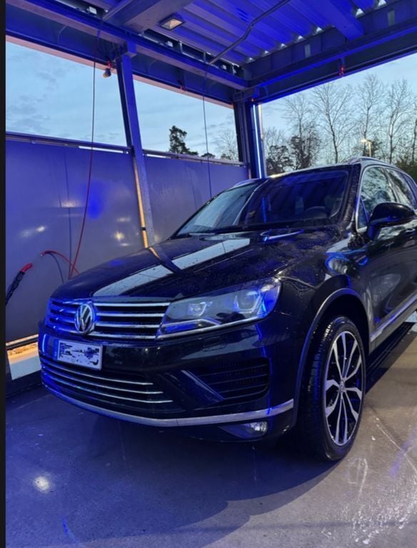 Schwarz Gebraucht 2016 VW Touareg Exclusive SUV | 22.999 € (Fairer Preis) - Bild 1/4