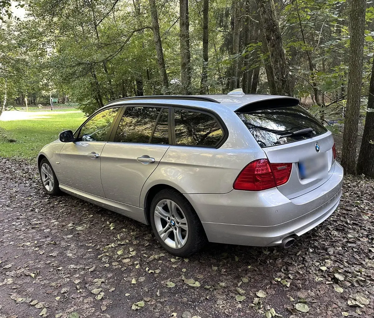 Gebraucht BMW 320 184 PS (135 kW) 2012 Grau Kombi