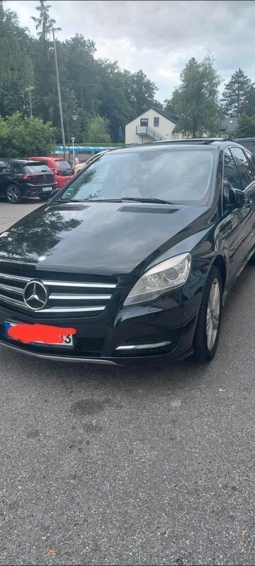 Schwarz Gebraucht 2011 Mercedes R350 Van / Kleinbus | 10.750 € (Fairer Preis) - Bild 1/4