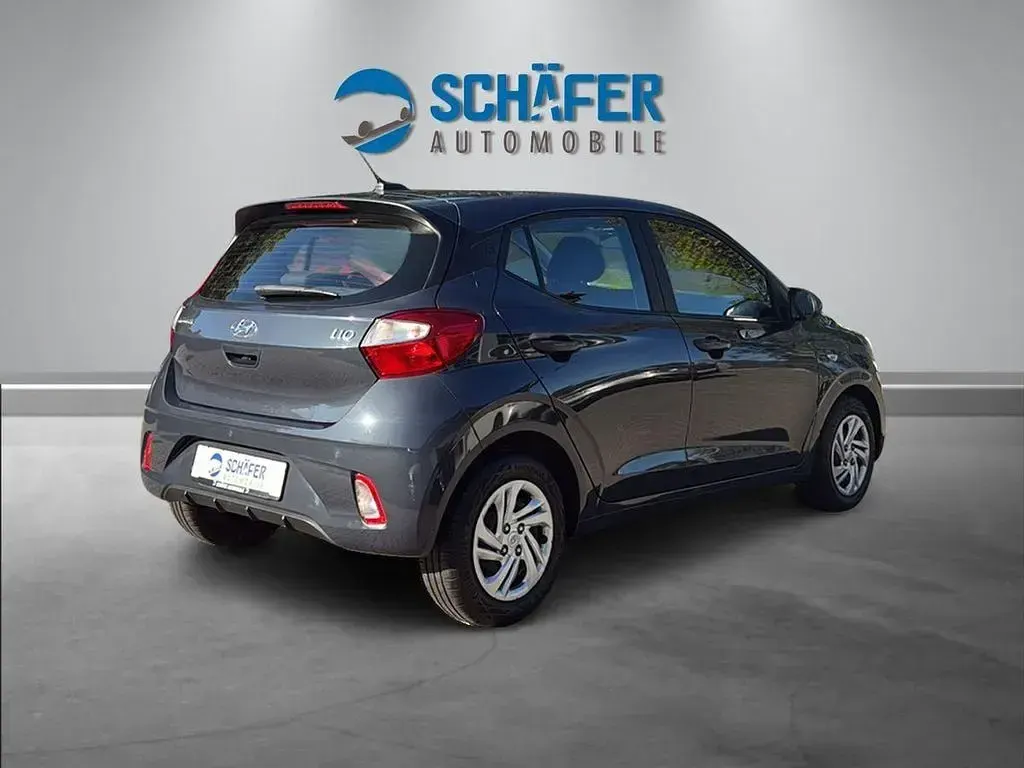 Gebraucht Hyundai i10 Select 67 PS (49 kW) 2022 Grau Kleinwagen