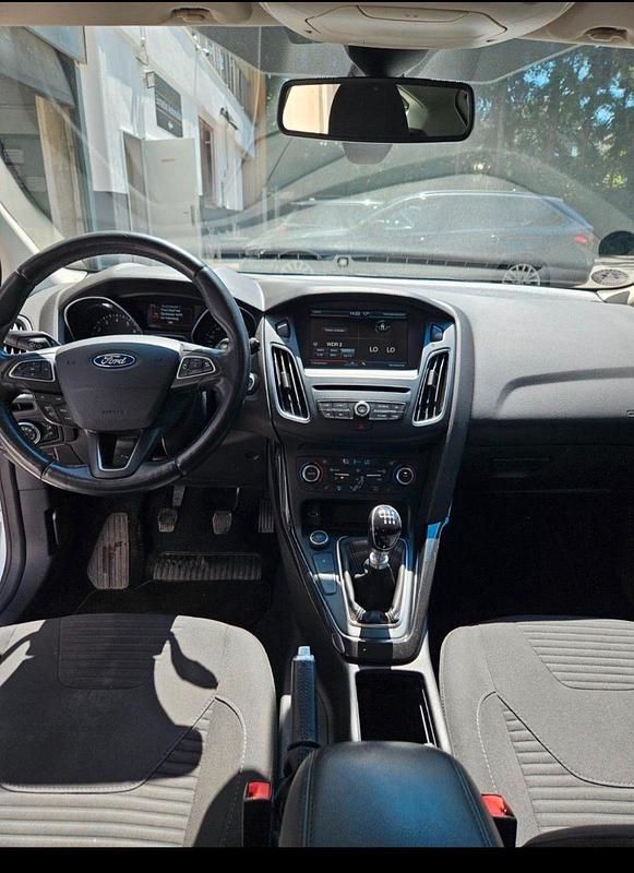 Weiß Gebraucht 2015 Ford Focus Titanium Limousine | 9.000 € (Fairer Preis) - Bild 1/3