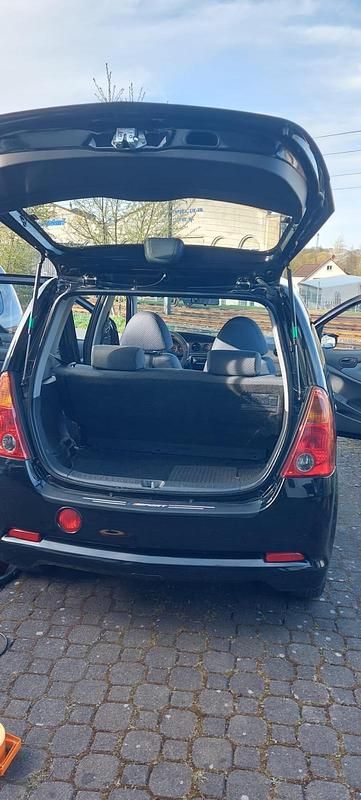 Gebraucht Daihatsu YRV 58 PS (42 kW) 2004 Schwarz Van / Kleinbus