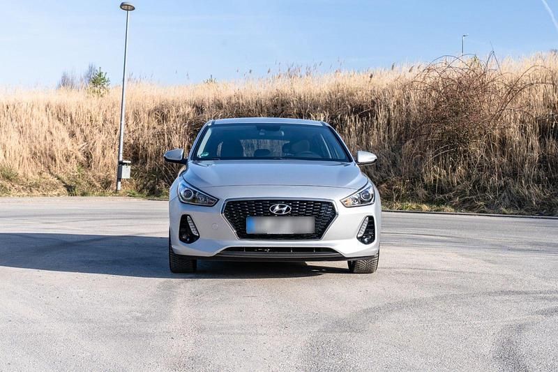 Gebraucht Hyundai i30 99 PS (72 kW) 2018 Silber Kleinwagen