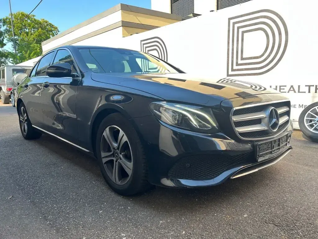 Gebraucht Mercedes E220 194 PS (142 kW) 2018 Schwarz Limousine