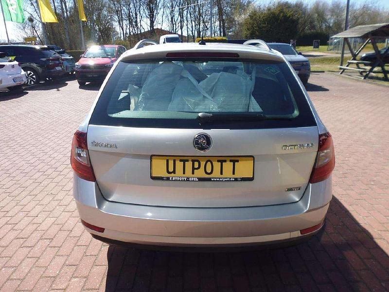 Gebraucht Skoda Octavia Ambition 110 PS (80 kW) 2017 Brilliantsilber metallic Kombi