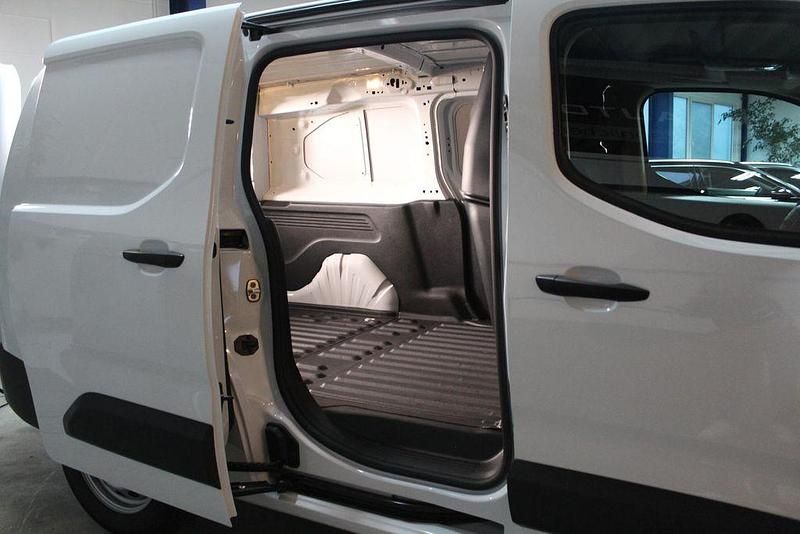 Gebraucht Peugeot E-Partner Premium 100 kW (136 PS) 2023 Weiß Van / Kleinbus