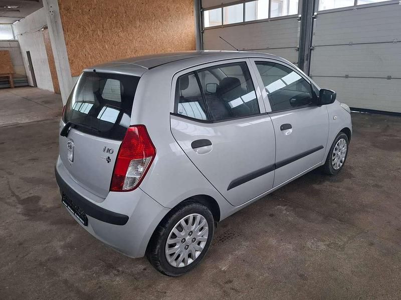 Gebraucht Hyundai i10 Edition 67 PS (49 kW) 2011 Silber Kleinwagen