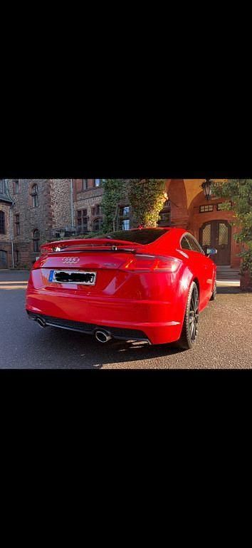 Gebraucht Audi TT Ambiente 230 PS (169 kW) 2016 Rot Coupé