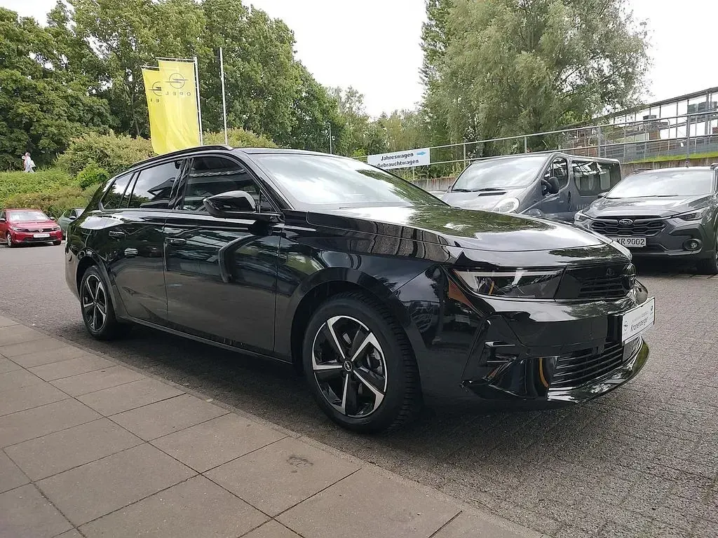 Gebraucht Opel Astra 131 PS (96 kW) 2024 Karbon schwarz Kleinwagen