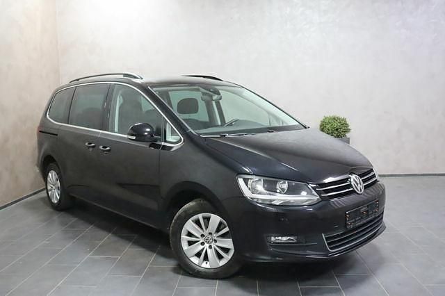Gebraucht VW Sharan Comfortline 150 PS (110 kW) 2020 Deep black metallic Van / Kleinbus