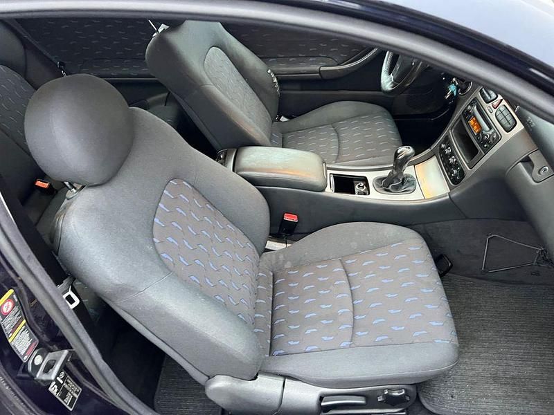 Gebraucht Mercedes CL220 143 PS (105 kW) 2003 Violett Coupé