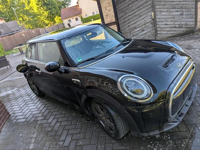 Gebraucht Mini Cooper SE Essential 136 kW (186 PS) 2022 Schwarz Kleinwagen